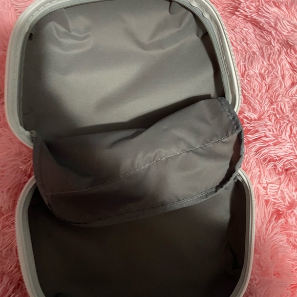 Hello Kitty Makeup case - Picture 2 of 4